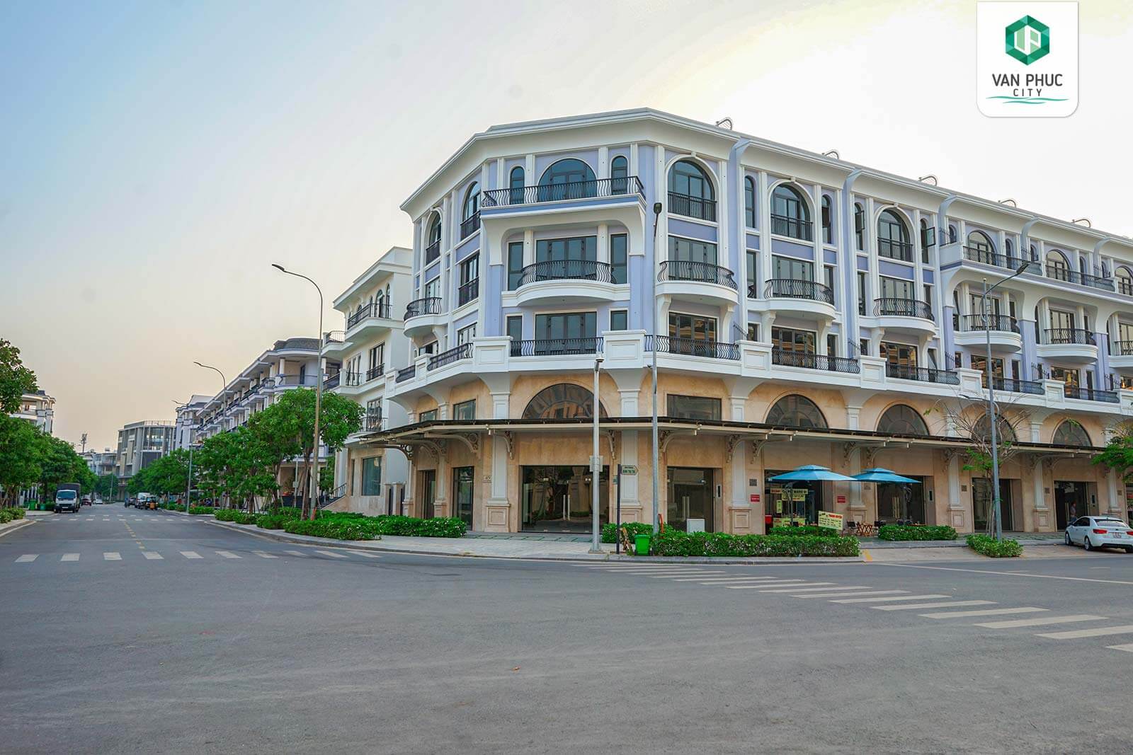 Nhà phố căn góc Vạn Phúc City giá trị cao