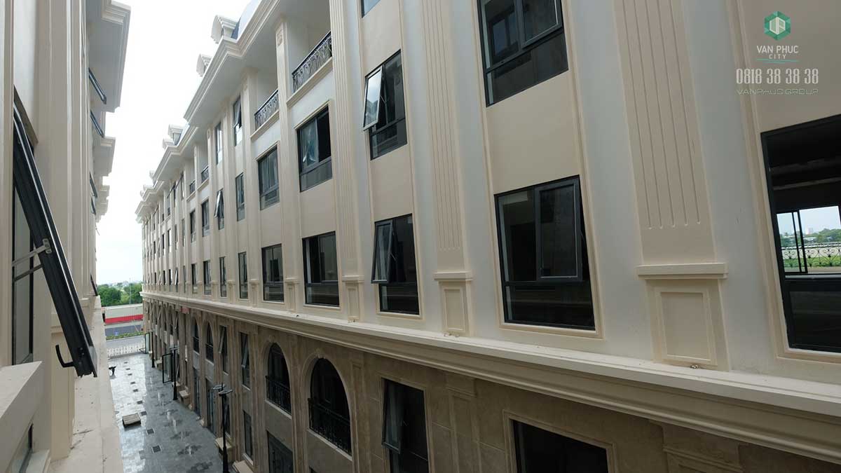 Royal Van Phuc tháng 5/2022 mặt tiền sau