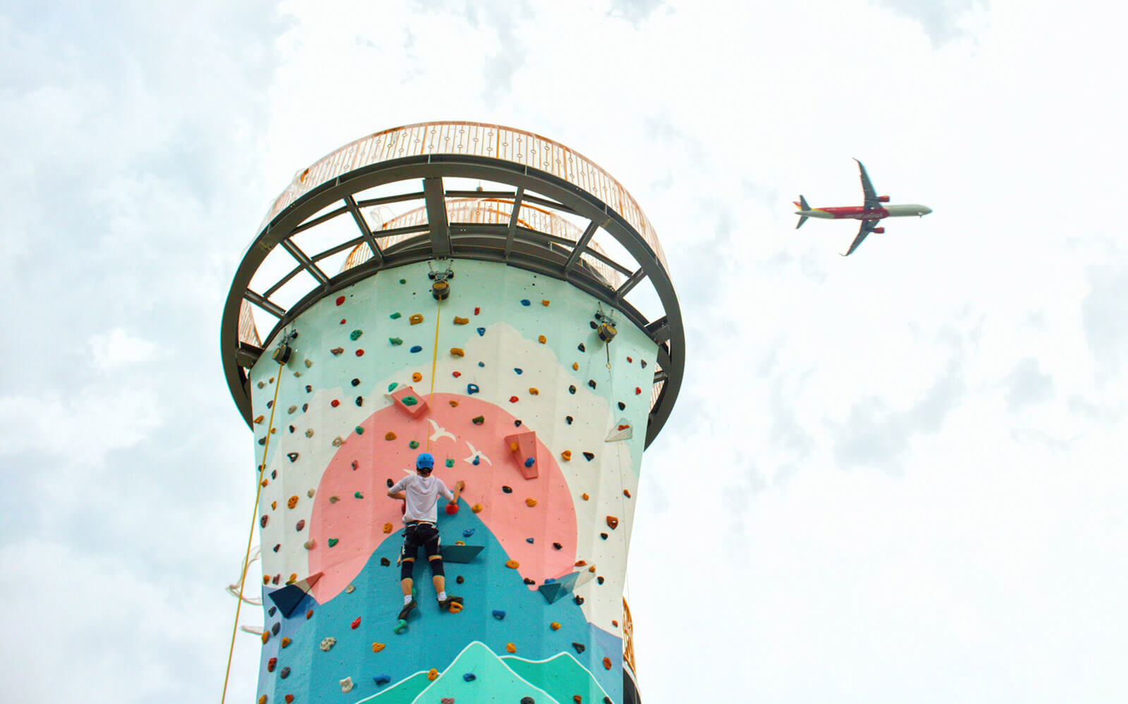Tháp leo núi vạn phúc - The challenge Rock Climbing