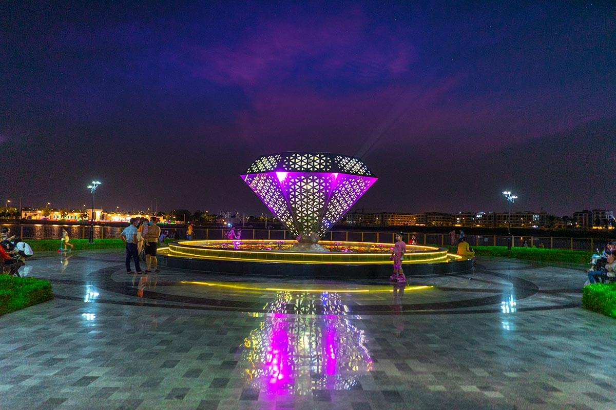 Công viên Diomond bên kênh sông trăng