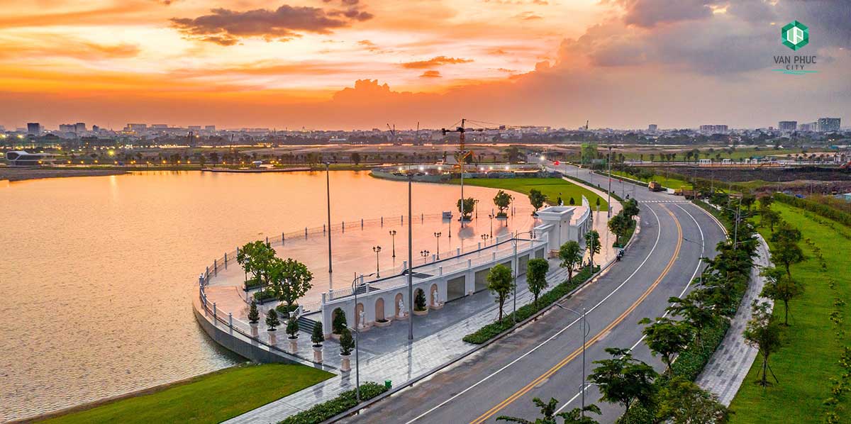 Hồ Đại Nhật chiều hoàng hôn