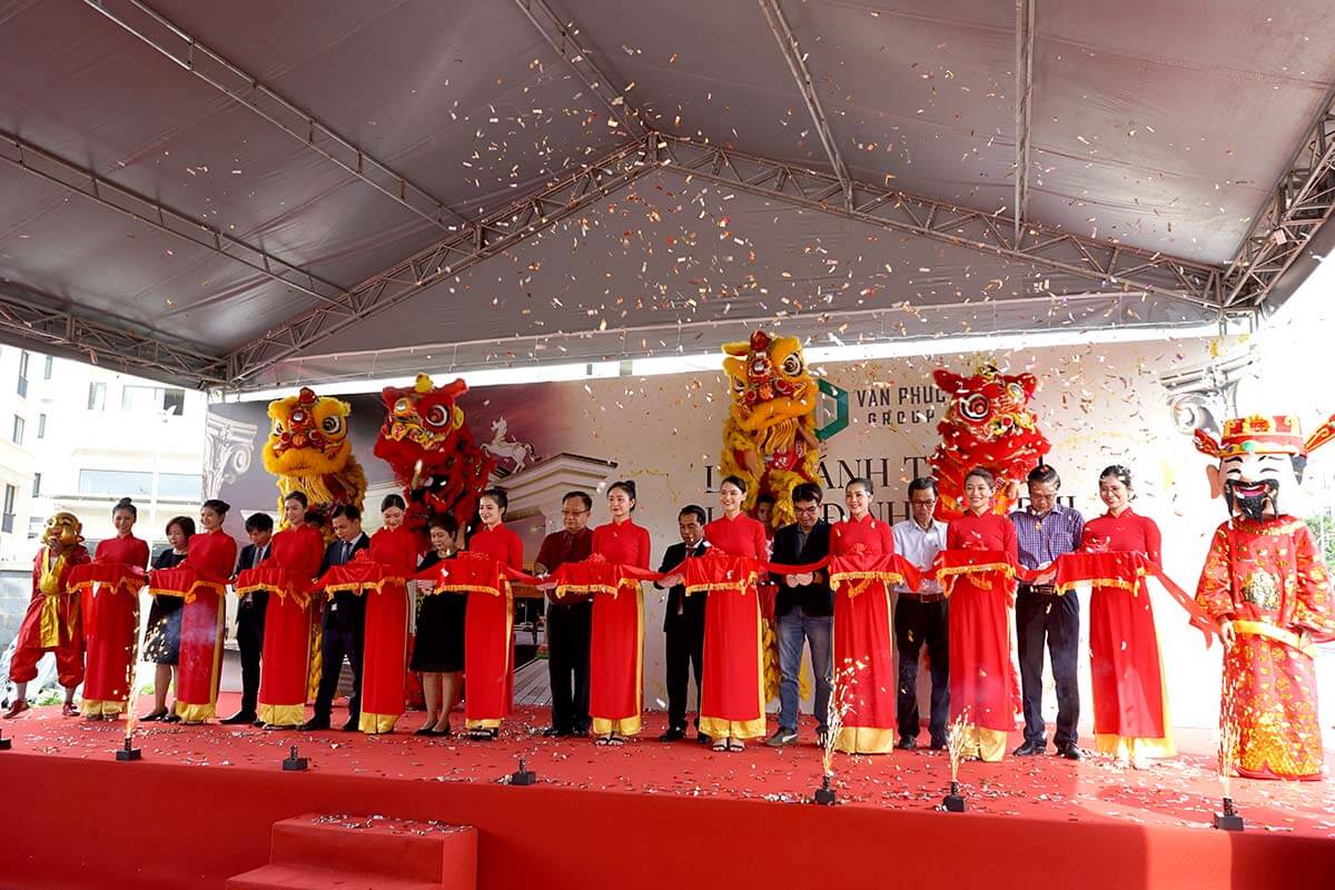 Cắt băng khánh thành đinh thị thi vạn phúc