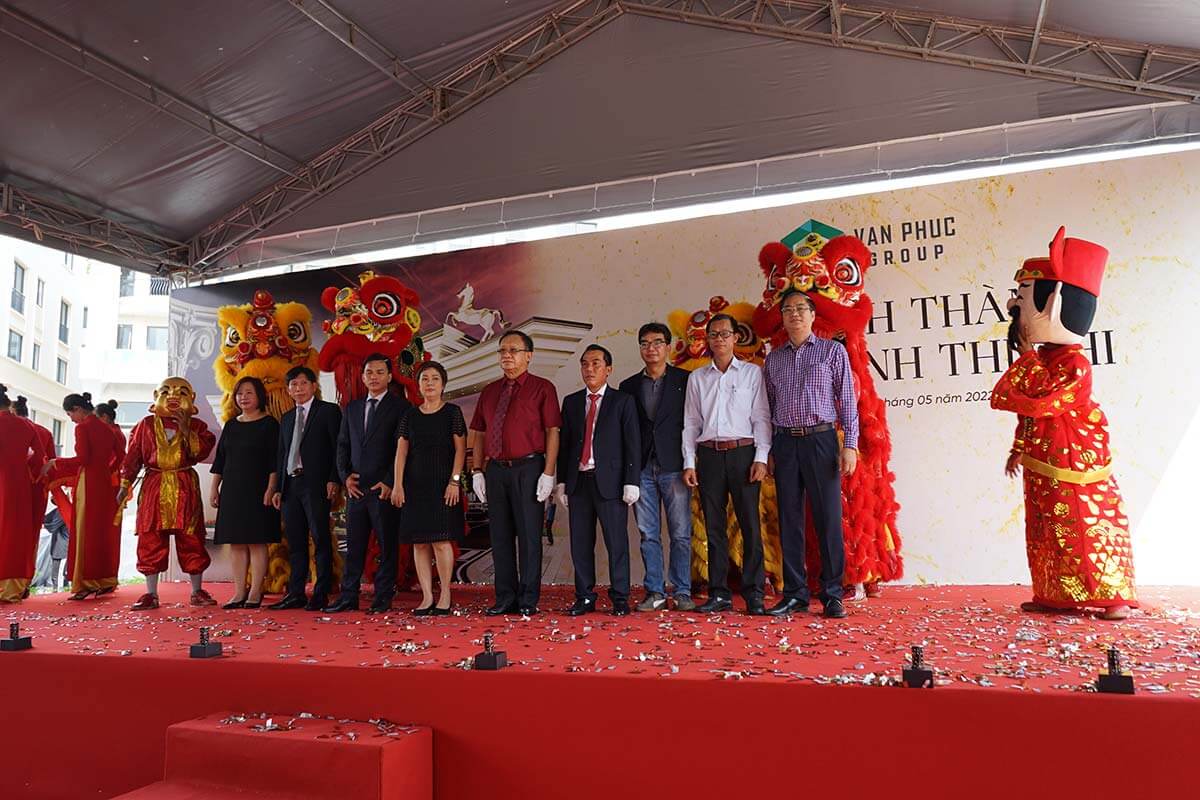 Đại biểu tham gia sự kiện khánh thành đinh thị thi