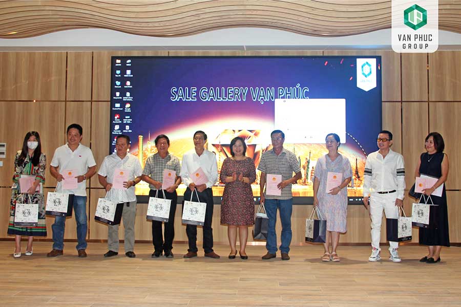 Vạn Phúc City trao sổ hồng cư dân K5, L5