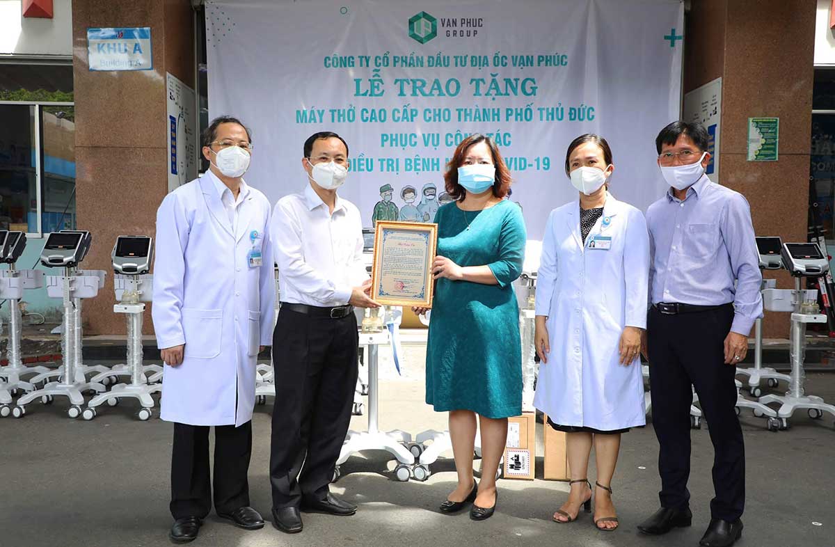 Van Phuc Group tặng máy thở Bệnh viện Thủ Đức